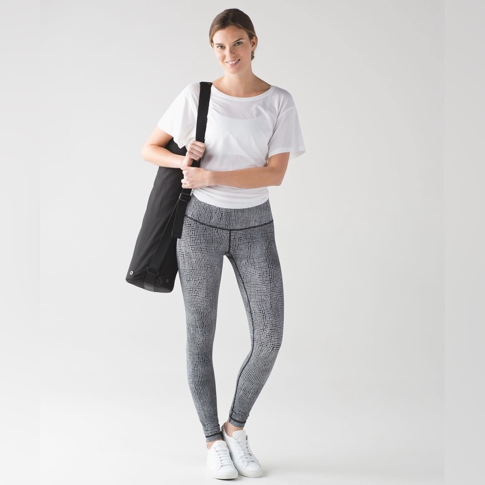 Lululemon Wunder Under Pant III. Fall Net White Black. Size 6.
